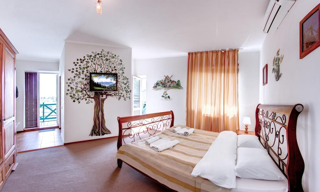 Mayak Resort Kam'yani Potoky Zimmer foto